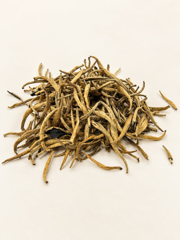 Ceylera Golden Tips tea leaves close-up